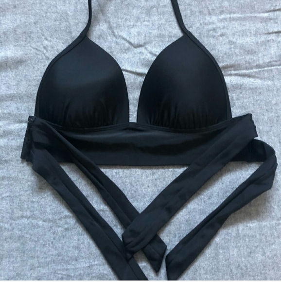 ๐ Aerie Black Bikini Top ๐ - Picture 2 of 3